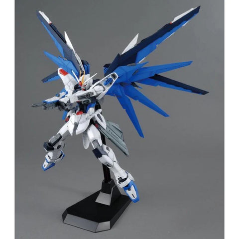 MG 1/100 Freedom Gundam Ver 2.0 (Z.A.F.T. Mobile suit ZGMF-X10A)