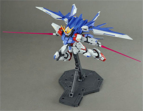 Bandai MG 1/100 : GAT-X105B/FP Build Strike Gundam Full Package