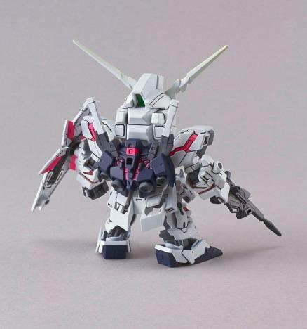 Bandai SD Gundam Ex-Standard : RX-0 Unicorn Gundam (Destroy Mode)