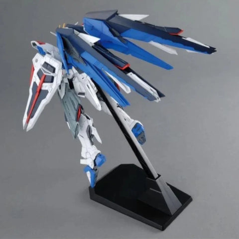 Bandai MG 1/100 : ZGMF-X10A Freedom Gundam Ver.2.0